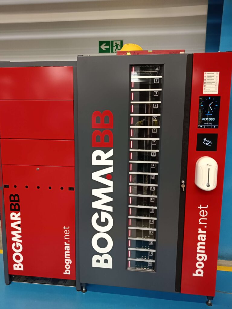 Automaty vendingowe w branży automotive – jak zoptymalizować zużycie środków BHP i materiałów pomocniczych?